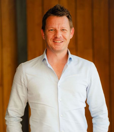 Baptiste Philibert, fondateur d'Interactive Layer, dans les bureaux de Sophia Antipolis